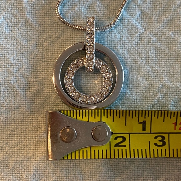 Swarovski necklace with two-circles pendant - Picture 4 of 5